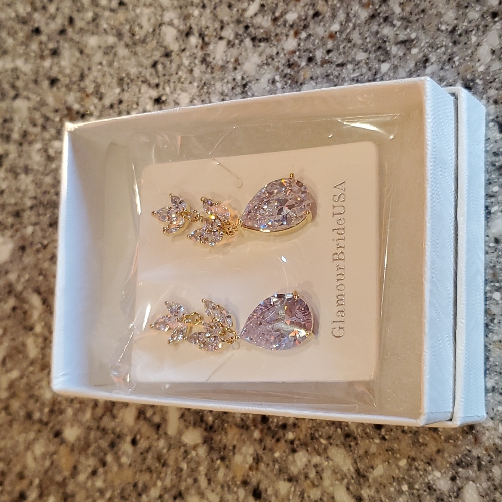 Glamour Bride dangle earrings